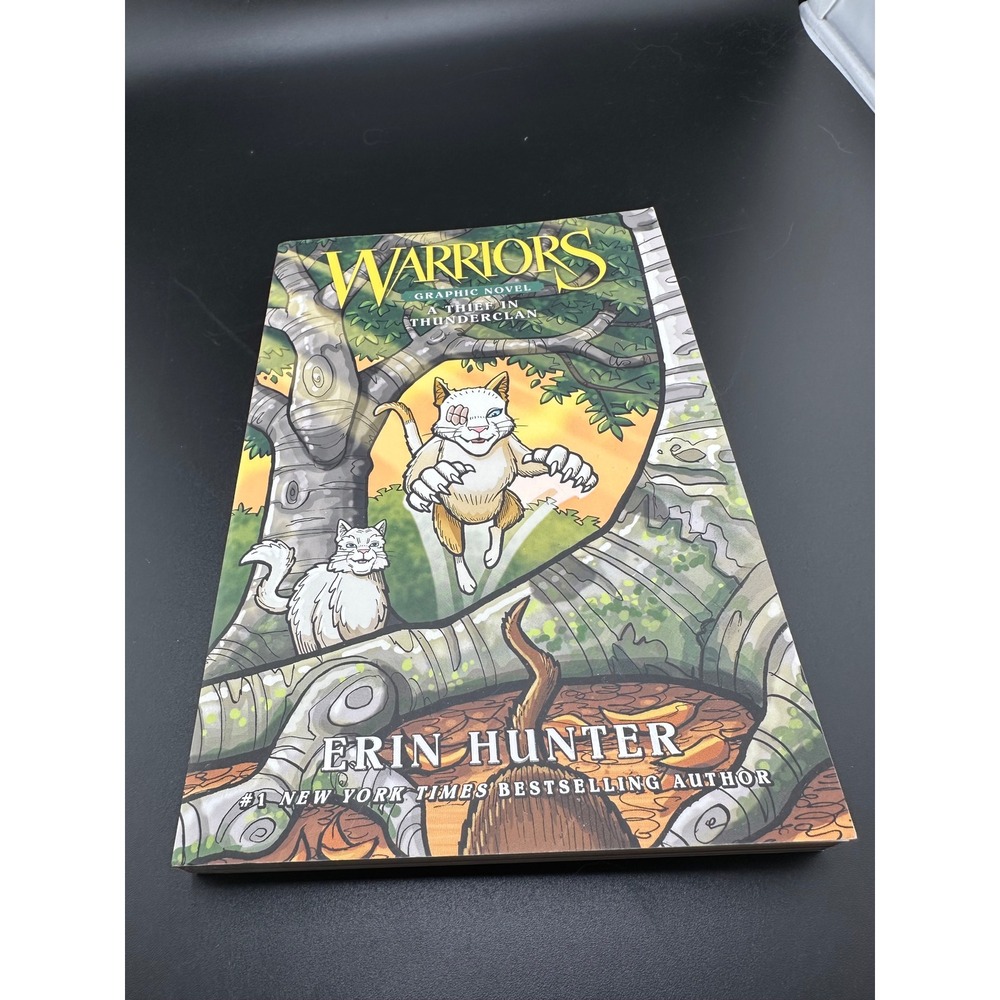 Erin Hunter Warriors A Thief in Thunderclan Graphic Novel Kids Excellent 1st Ed‎